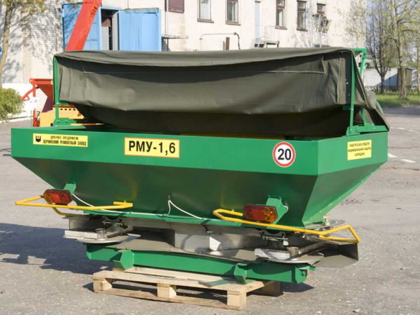 Машина для подкормки сельскохозяйственных культур РМУ-1,6